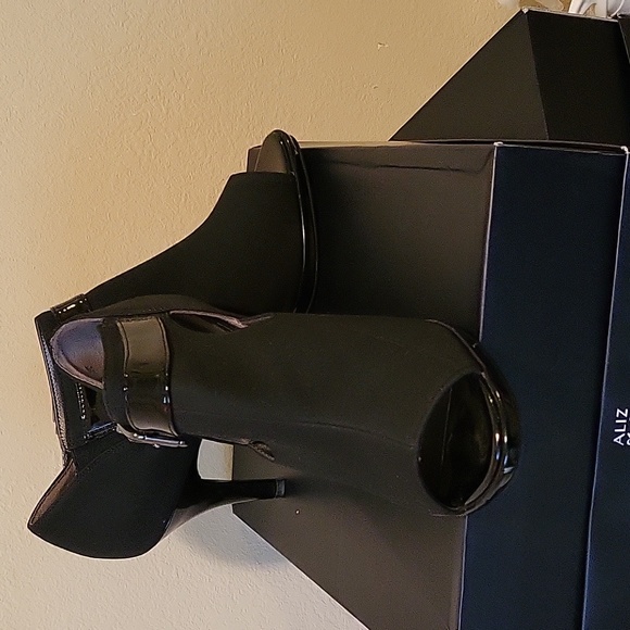 Shoes - Picture 2 of 4